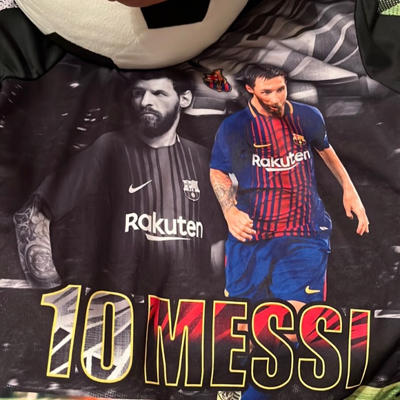 LIONEL MESSI TEE….. BIYS SIZE MEDIUM $38 - Picture 1 of 3